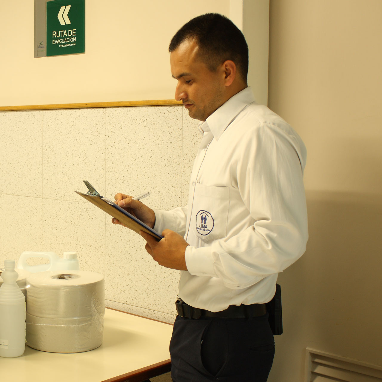 Distribución de productos y equipos - Servicios- Aseo - Limpieza