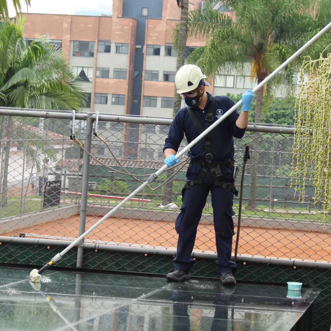 Servicio integral de mantenimiento de infraestructura física - alturas